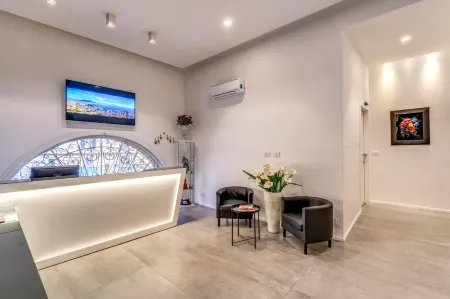 Gallery Suite Naples Отели рядом с достопримечательностью «Кладбище Фонтанелле»