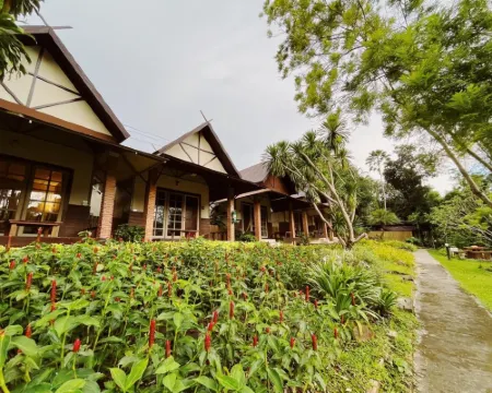 วนธารา รีสอร์ท โรงแรมในอำเภอ วังทอง