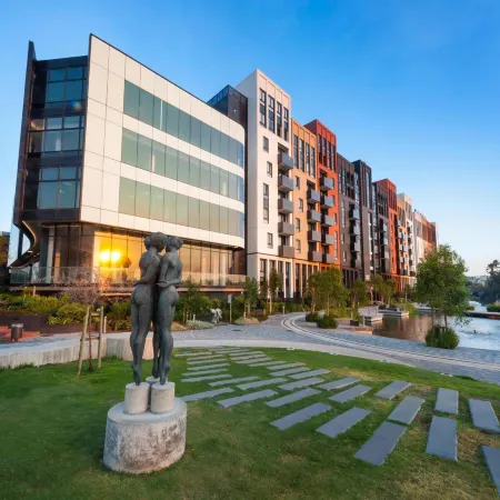 Century City Hotel Bridgewater Отели рядом с достопримечательностью «Торговый центр N1 City»