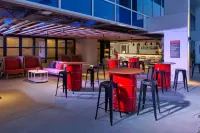 Radisson Red Cebu Mandaue - بار