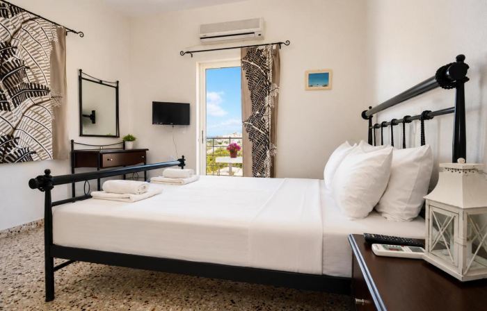 Koukounari Rooms
