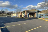 AmericInn by Wyndham Reedsburg