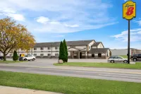 Super 8 by Wyndham Waverly Hotels in Waverly