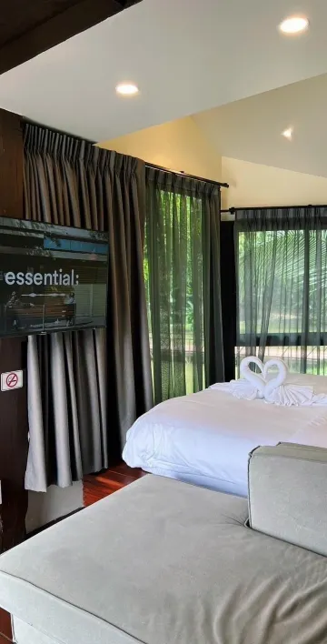 ห้องเตียงใหญ่พร้อมลานระเบียง