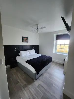 The Dock Hotel - B&Bs (Bed and breakfast)