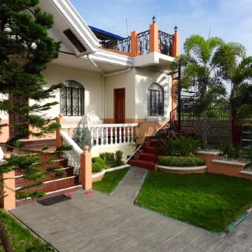 The Executive Villa Inn & Suites