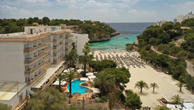 Hotel Apartamentos Cala Santanyi Hotels near Can Lis