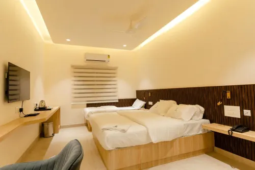 Sri Senthoor Velavan Palace SSV Palace Hotels in Tiruchendur