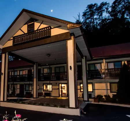 Super 8 by Wyndham Helen