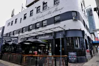 핀트 온 펀트 백팩커스  호텔