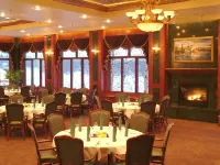 Pike's Waterfront Lodge Hotels in College