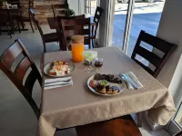 California Comfort & Suites - breakfast