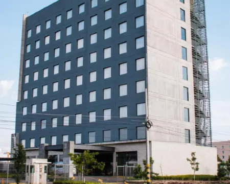 ハンプトン イン セラヤ メキシコ セラヤのホテル