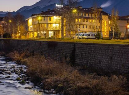 NP House- Social Hotel by Networking Premium, Free Ski Shuttle