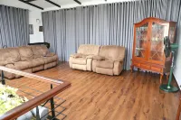 Jays Guest Diyatha Waterfront Hotel a Rajagiriya