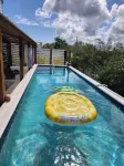 The Bnb on Triggerfish Close to the Airport - Pool