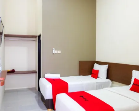 RedDoorz Syariah Near Exit Tol Pemalang Comal 2 Hotels in Comal