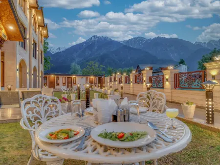 Hillside Resort & Spa Pahalgam Отели в г. Anantnag