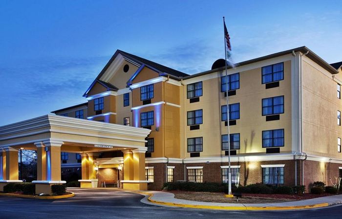 Holiday Inn Express & Suites Byron by IHG