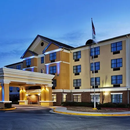Holiday Inn Express & Suites Byron by IHG