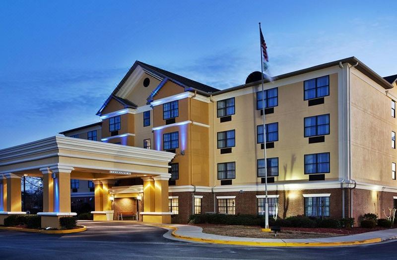 Holiday Inn Express & Suites Byron by IHG