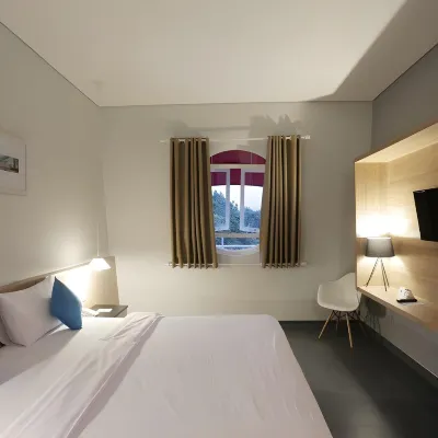 Kapal Garden Hotel Hotels near Badut Temple
