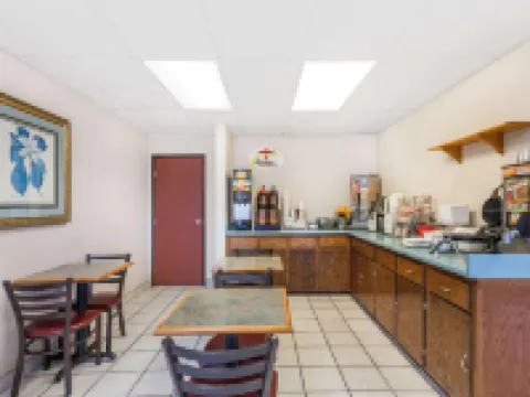 Super 8 by Wyndham Conway Hotels in Conway