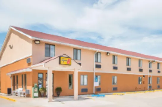 ซุปเปอร์ 8 บายวินด์แฮม เอ็มโพเรีย โรงแรมใน