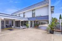 Acacia Motor Inn - Pools
