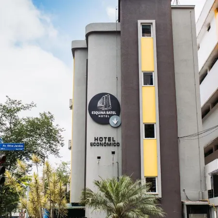 Esquina Batel - Hotel Econômico Отели рядом с достопримечательностью «Футбольный стадион «Арена Байшада»»