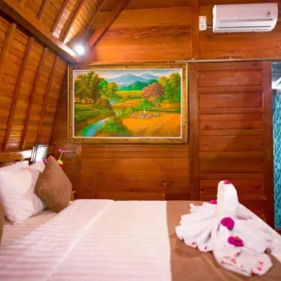 The Peace Arta Bungalow Hotels near Sampalan Harbor