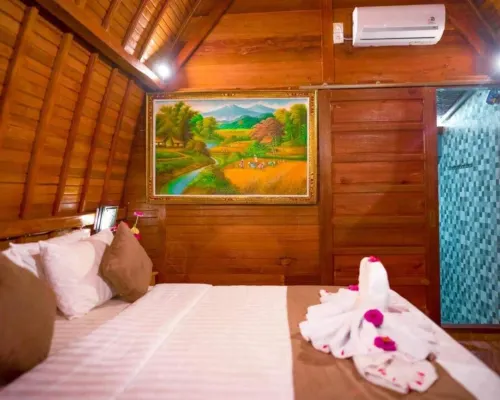 The Peace Arta Bungalow Hotels near Sampalan Harbor