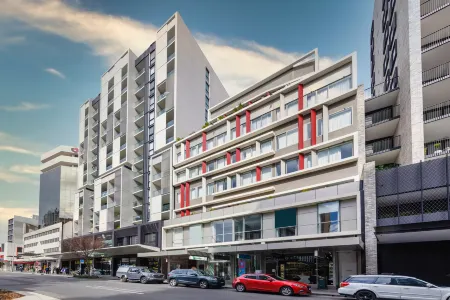 Holiday Inn & Suites Sydney Bondi Junction Отели рядом с достопримечательностью «Парк Купер»