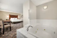 La Quinta Inn & Suites by Wyndham Grants Pass - Hot Tub