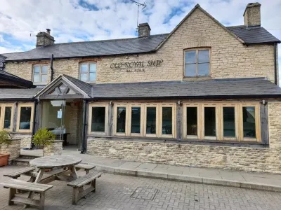 Cotswold Cottage Bed & Breakfast Hotels in Badminton