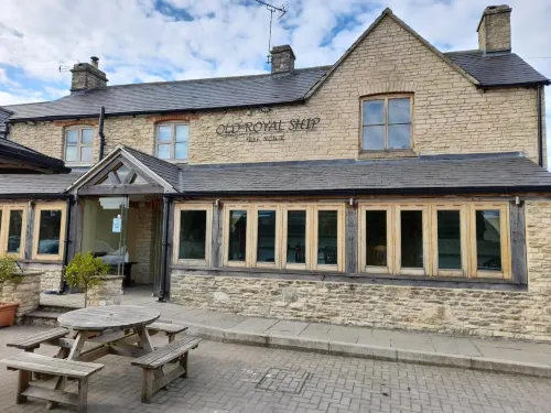 Cotswold Cottage Bed & Breakfast فنادق في Grittleton