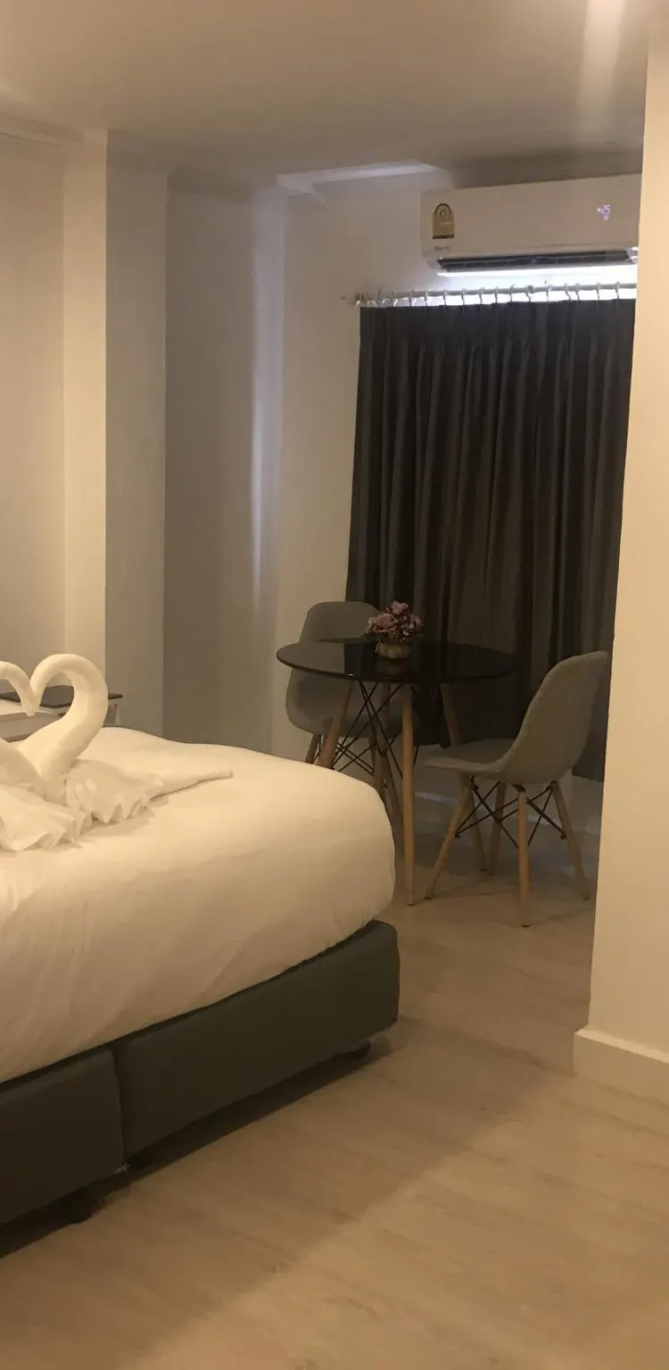 ห้องซูพีเรียร์ เตียงใหญ่ 1 เตียง