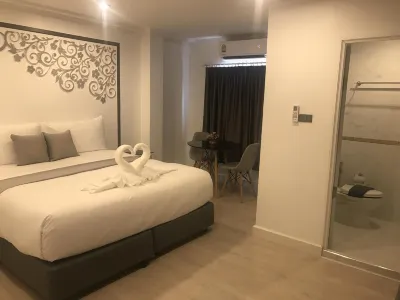 White House Hotels near Big C Market