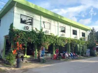 Maehaad Guesthouse Hotels near Mae Haad Beach