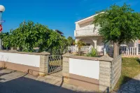 Apartments Loncar Hotels in Vir