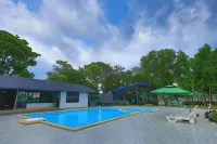 White Feather Resort Kauncha - Pools