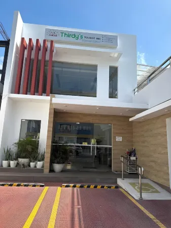 Thirdy's Tourist Inn Отели рядом с достопримечательностью «Бикол Юниверсити Колледж оф Сайенс»