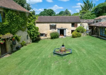 Le Manoir de St Marcel Отели в г. Сент-Фуа-де-Лонга