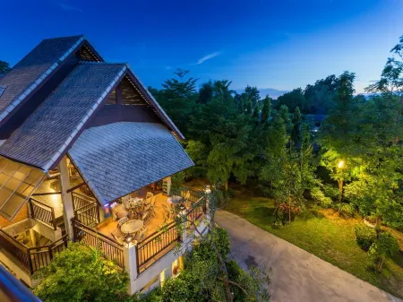 Phaya Inn Отели рядом с достопримечательностью «Sun Watthanatham Changwat Lamphun Rongrian Suan Bun Yo Patham»