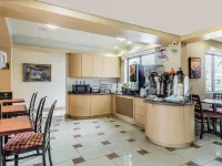 Super 8 by Wyndham Hartford Hotels in Hartford