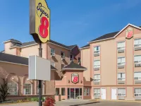 Super 8 by Wyndham Grande Prairie - parking