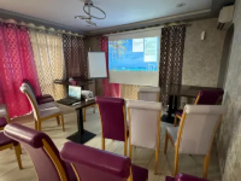 โรงแรมคอมฟอร์ต ออร์ลีน โอลีเวต โอลแนส์ โรงแรมในOlivet