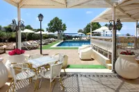 The Seasons Hotel -Studio & Suite - Pools