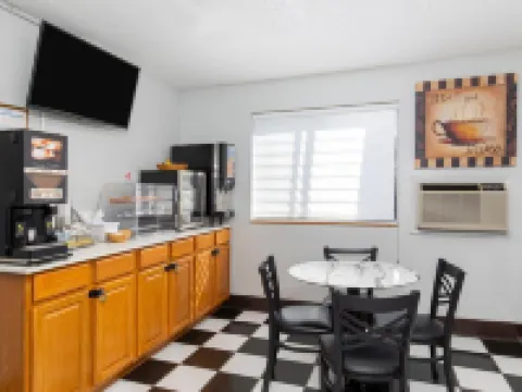 約翰遜城温德姆速8酒店 約翰遜城酒店