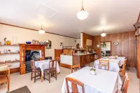 Braemar House B&B and YHA Hostel - parking